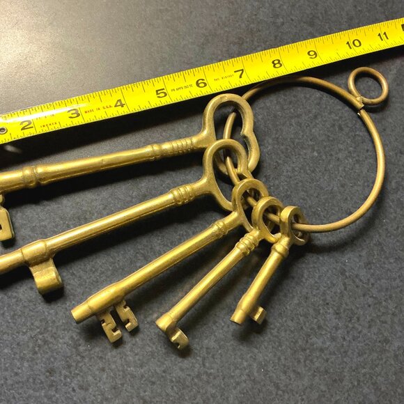 Skeleton Keys on Ring - Picture 2 of 2